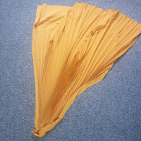 Naplisovaná látka na půlkolovou sukni