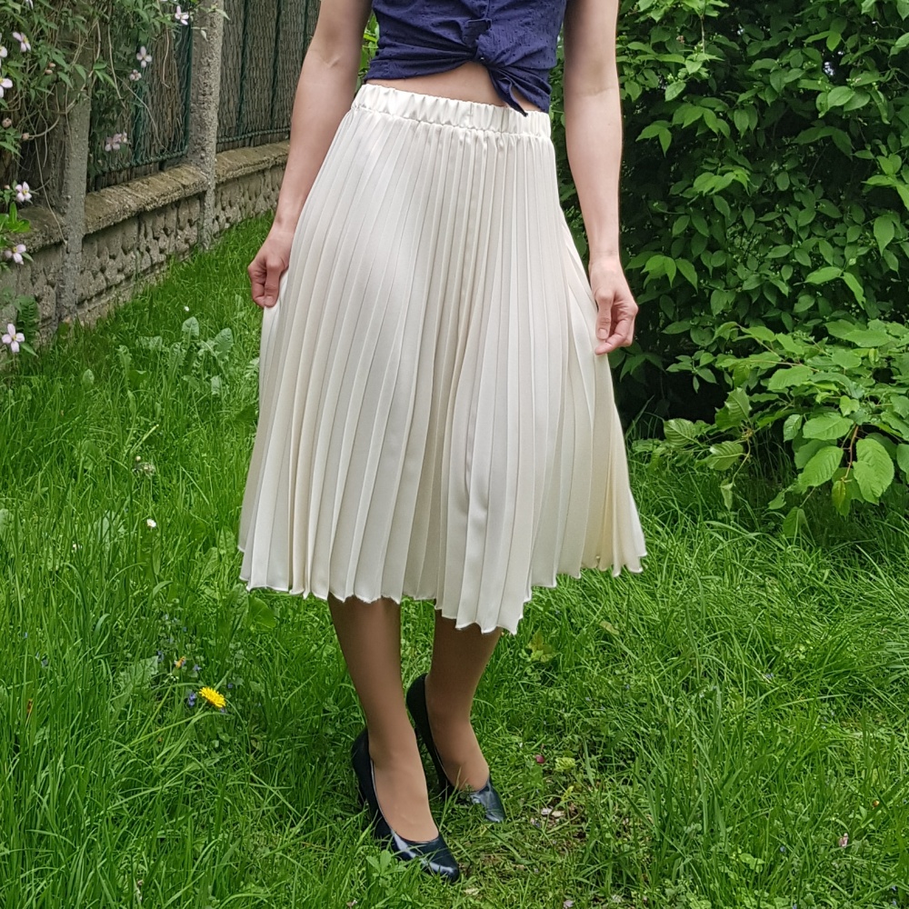 Bílá plisovaná sukně