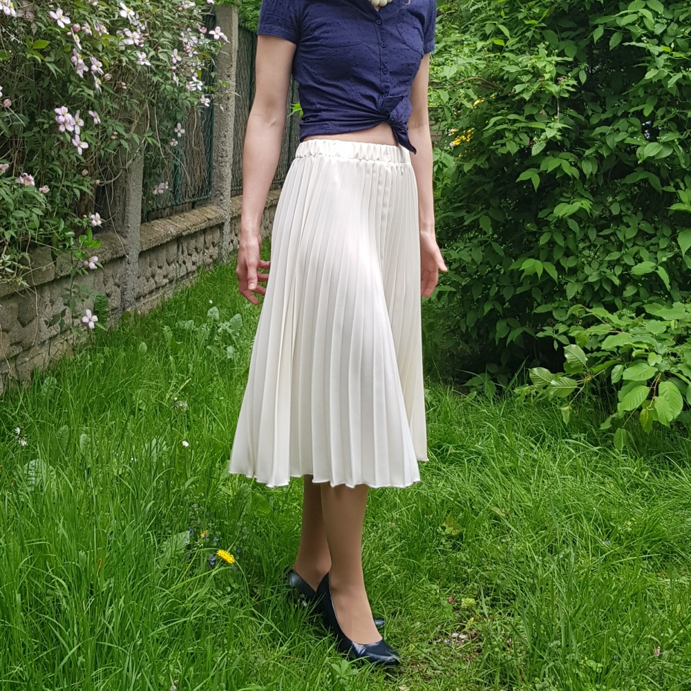 Bílá plisovaná sukně