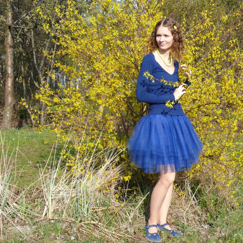Tmavě modrá tylová sukně