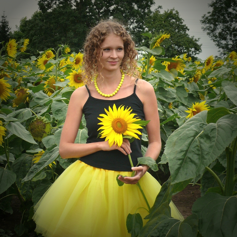 Žlutá tylová sukně