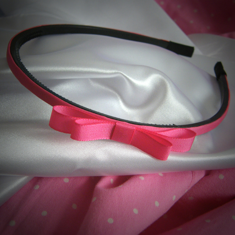 Sytě růžová úzká čelenka s mašlí