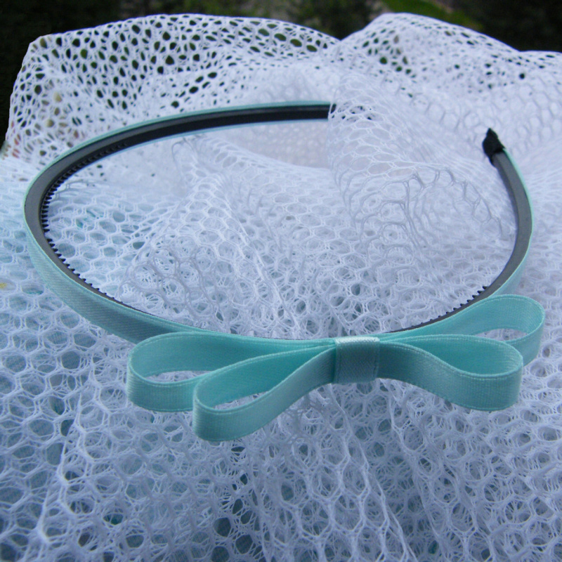 Světle zelená úzká čelenka s mašlí