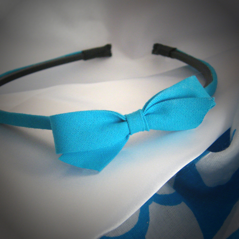 Tyrkysová čelenka s mašlí