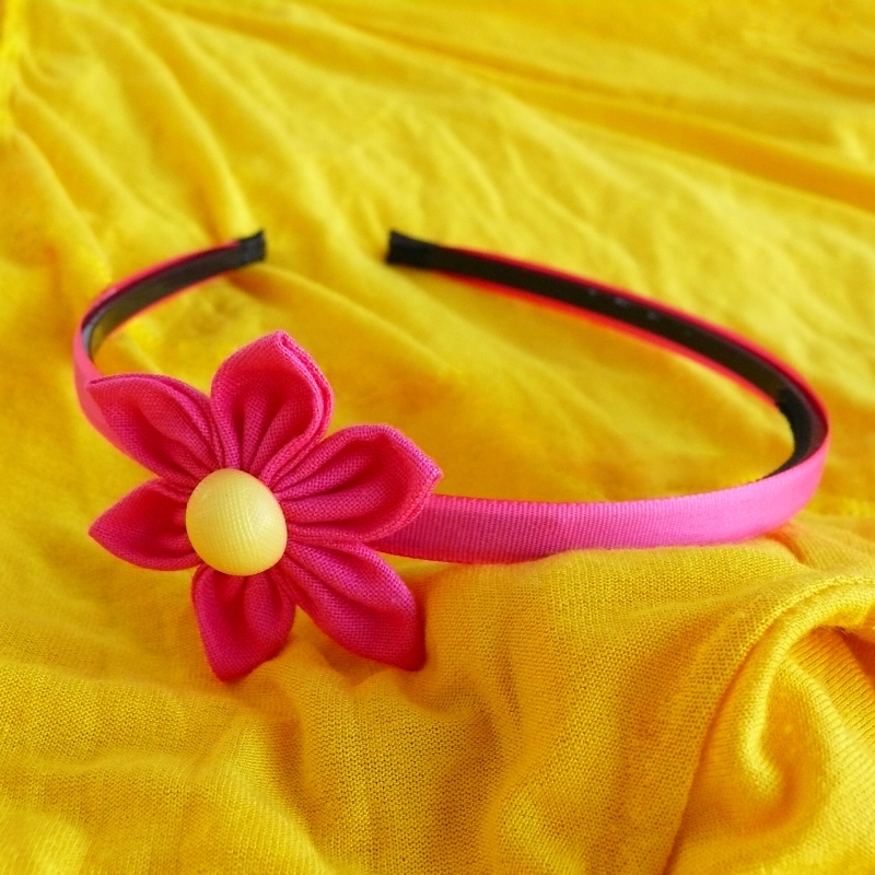 Sytě růžová čelenka s kytkou