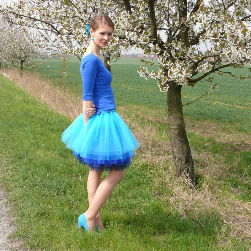 Tyrkysovo-modrá tylová sukně