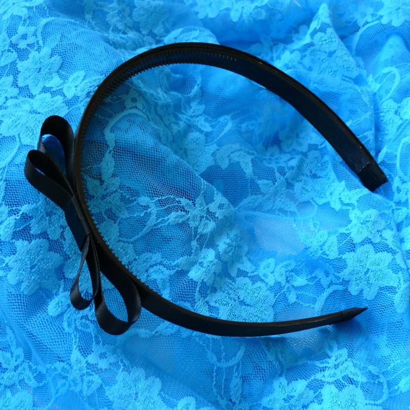 Černá čelenka s mašlí