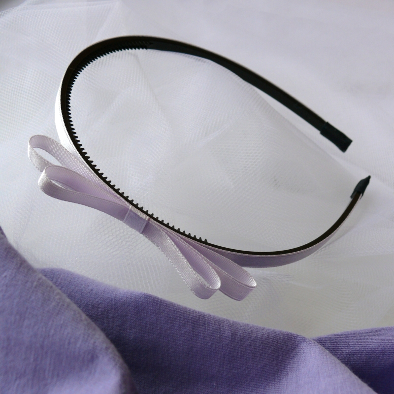 Lila úzká čelenka s mašlí