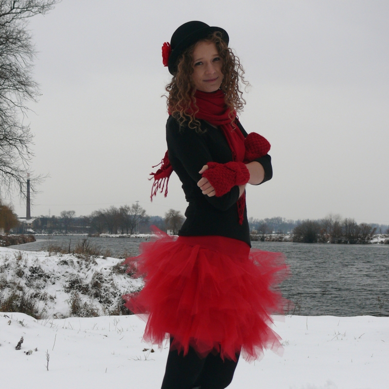 Červená tylová sukně-cípatá