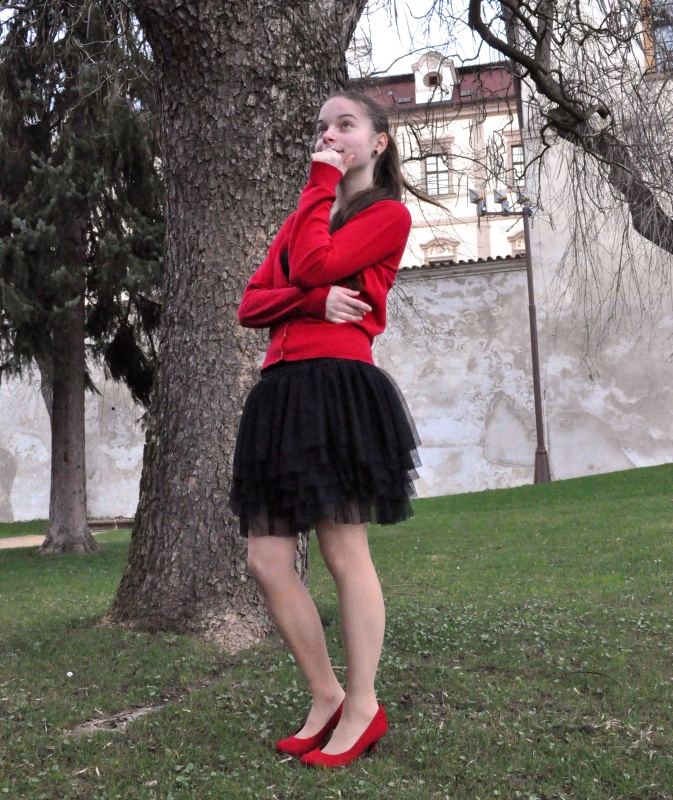 Černá tylová sukně