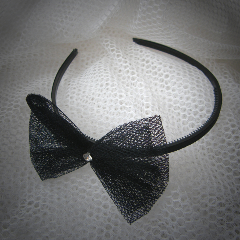 Čelenka s černou tylovou mašlí
