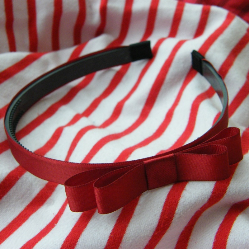 Tmavě červená čelenka s mašlí