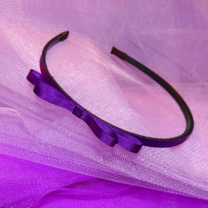 Fialová úzká čelenka s mašlí