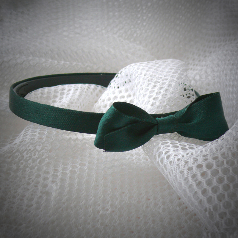 Tmavě zelená čelenka s mašlí