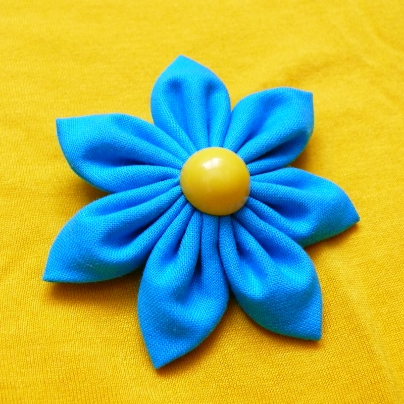 Tyrkysová kytka (brož)