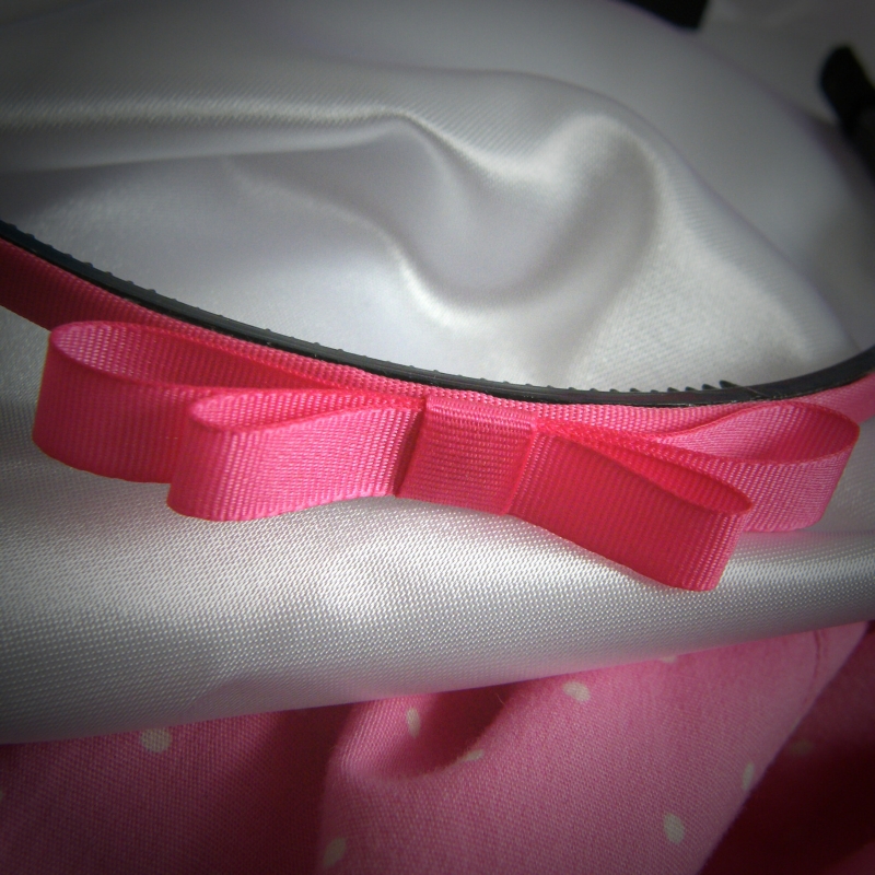 Sytě růžová úzká čelenka s mašlí