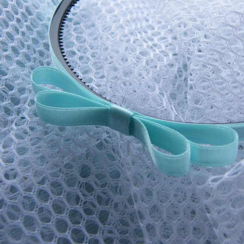 Světle zelená úzká čelenka s mašlí