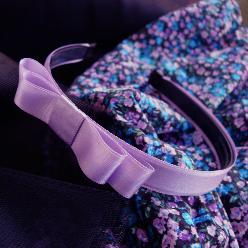 Světle fialová čelenka s mašlí