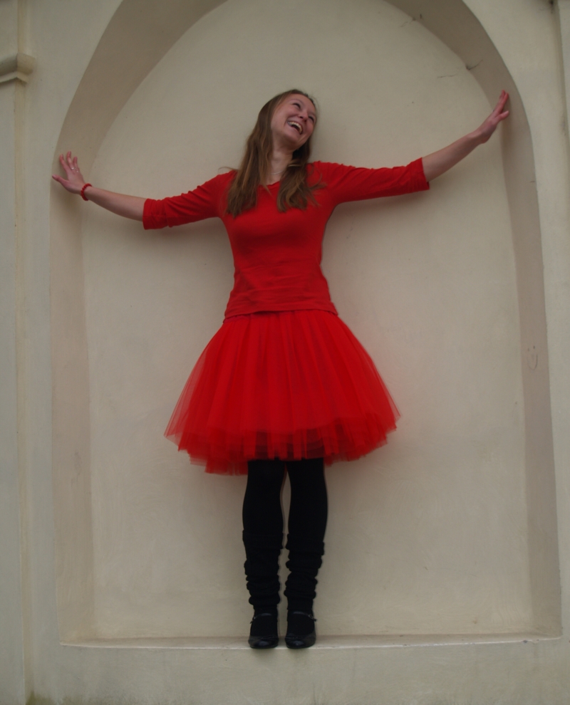 Červená tylová sukně