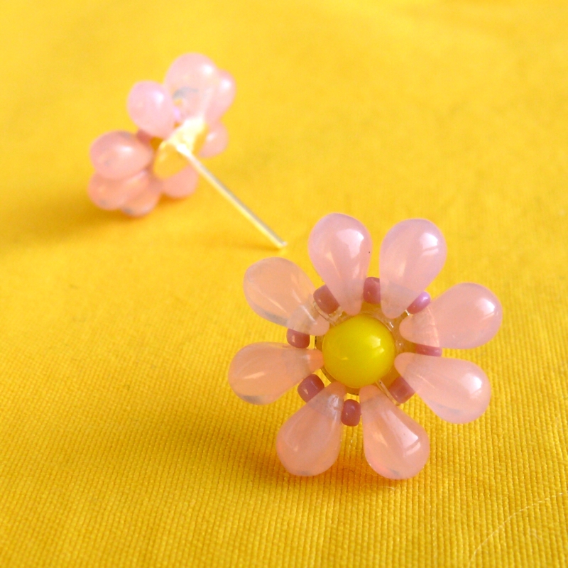 Retro náušnice růžové kytičky