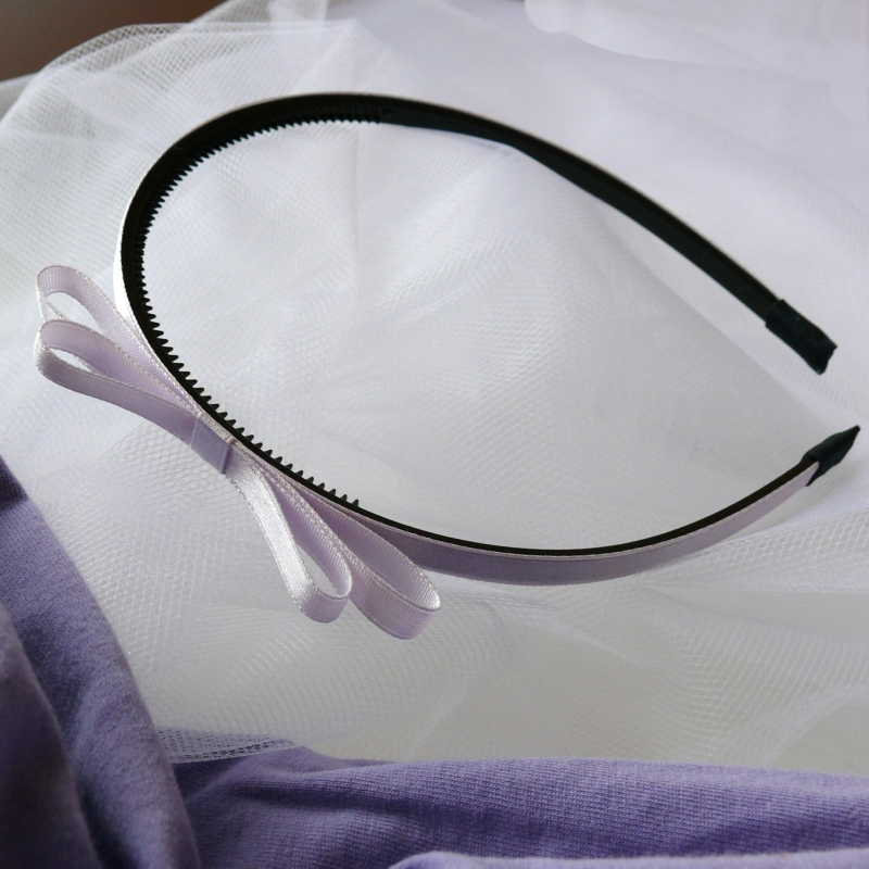 Lila úzká čelenka s mašlí