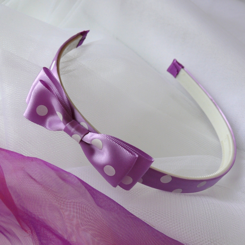 Fialová puntíkovaná čelenka s mašlí