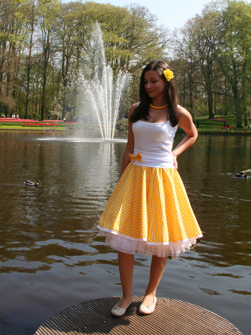Žlutá puntíkovaná sukně