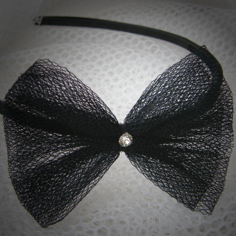 Čelenka s černou tylovou mašlí