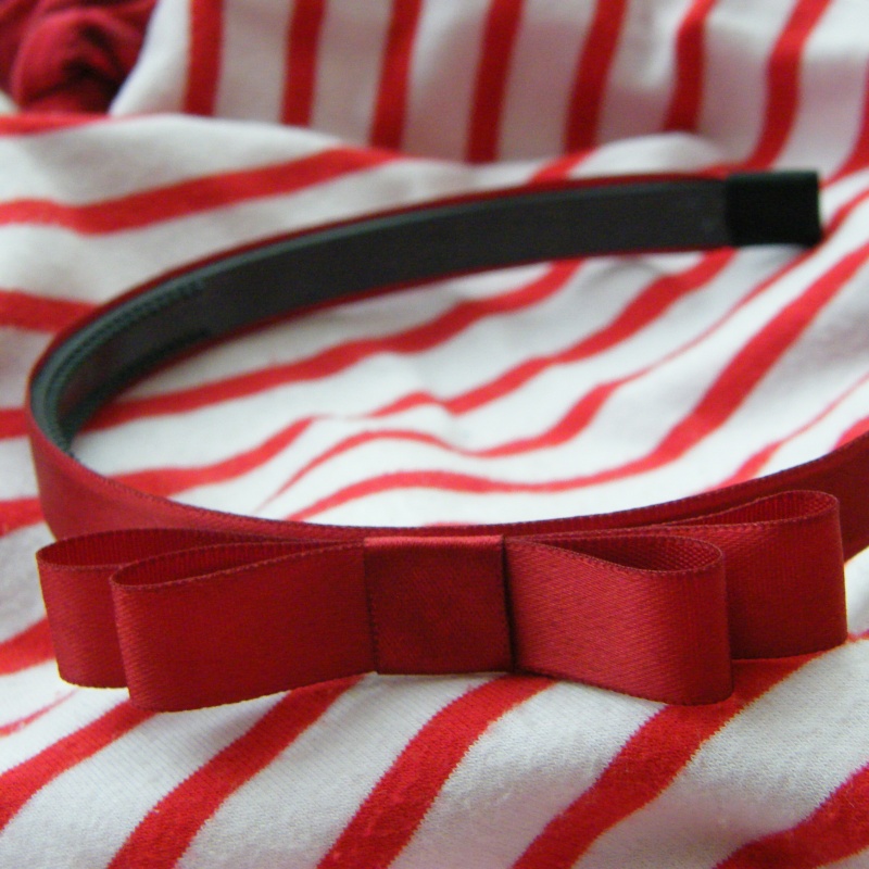 Tmavě červená čelenka s mašlí