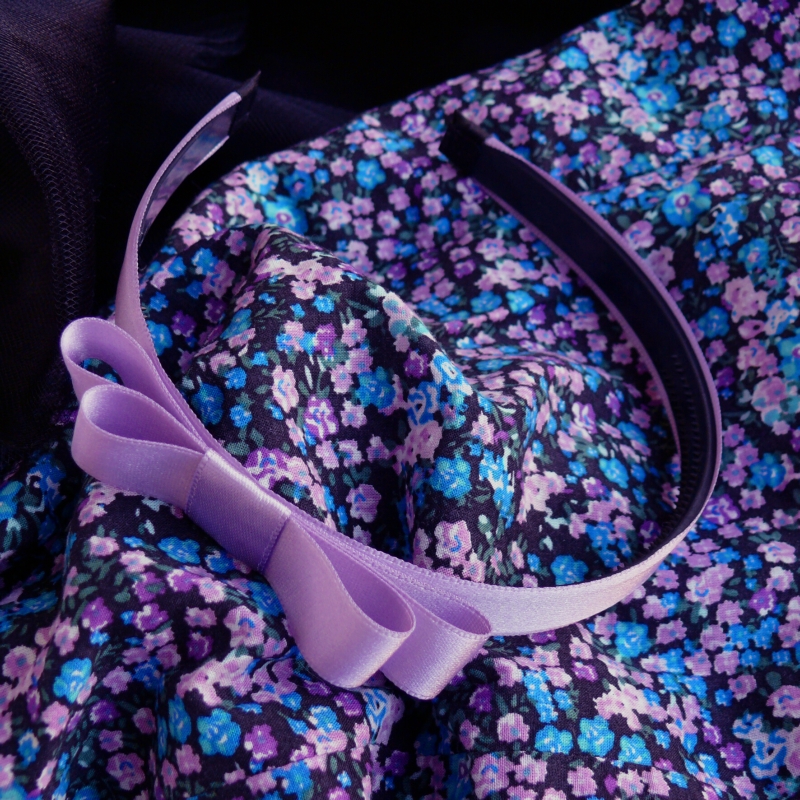 Světle fialová čelenka s mašlí