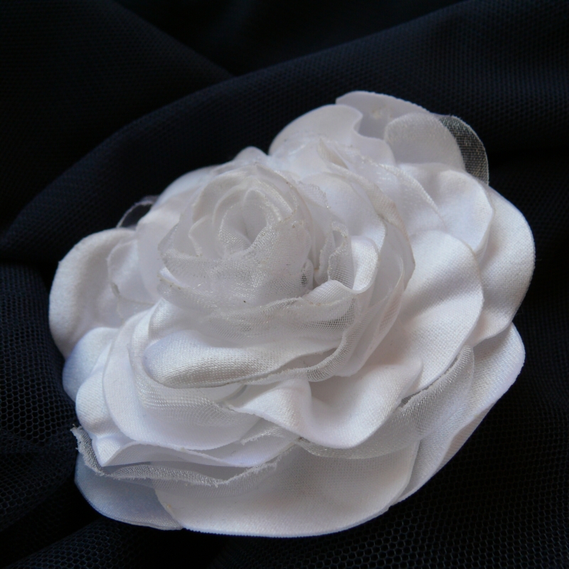 Bílá růže - brož a spona