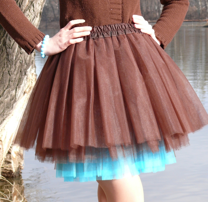 Hnědo-tyrkysová tylová sukně