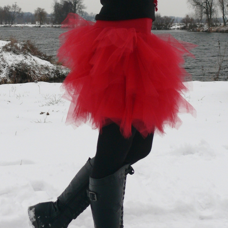 Červená tylová sukně-cípatá