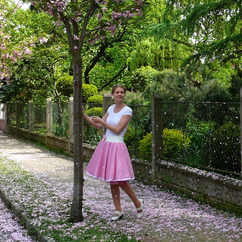 Světle růžová puntíkovaná sukně