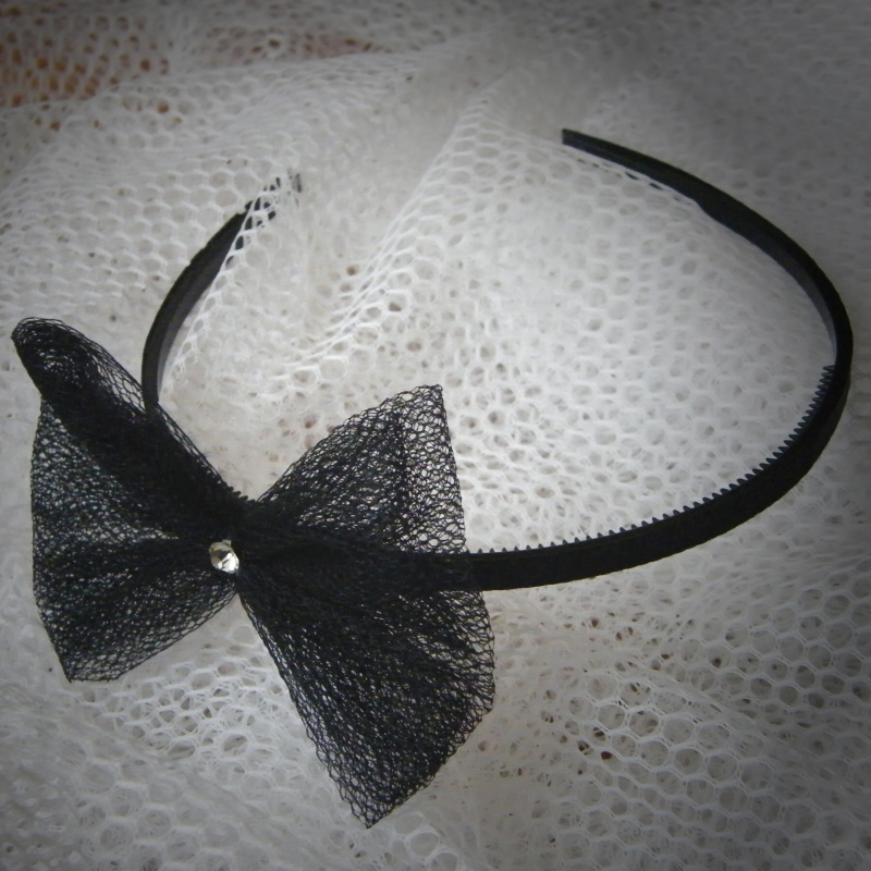 Čelenka s černou tylovou mašlí