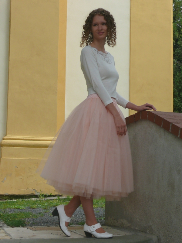 Tylová sukně pleťové barvy
