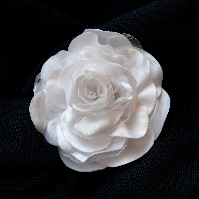 Bílá růže - brož a spona