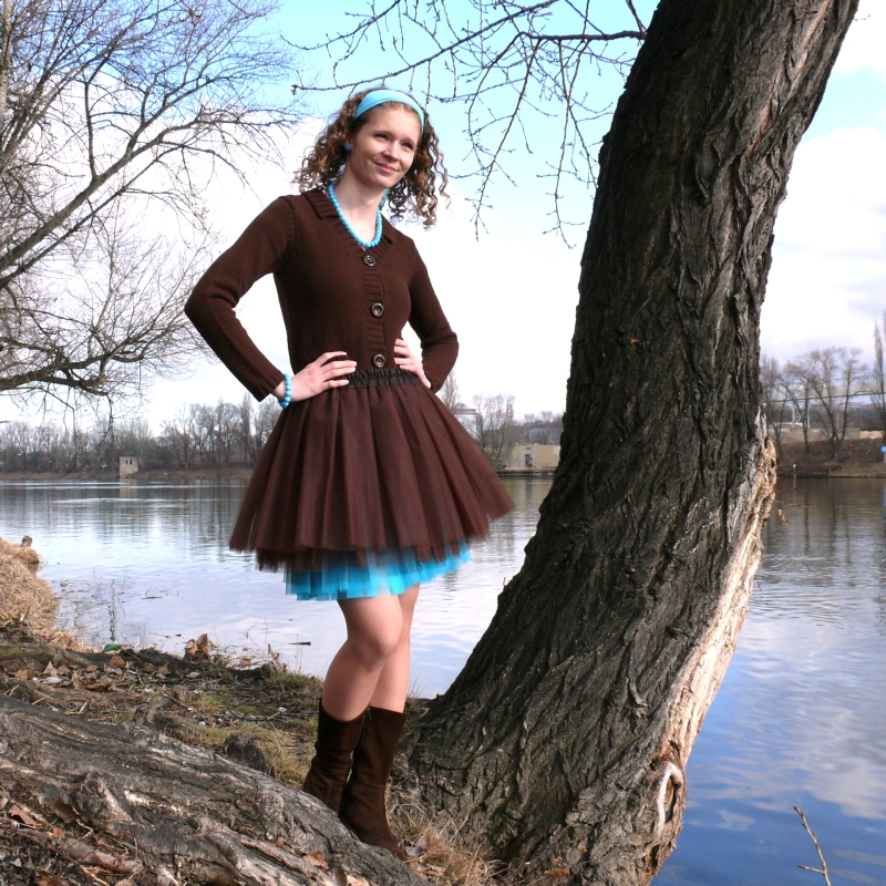 Hnědo-tyrkysová tylová sukně