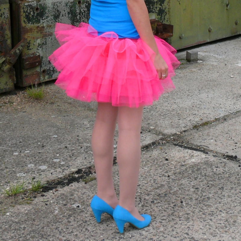 Neonově růžová široká tylová sukně