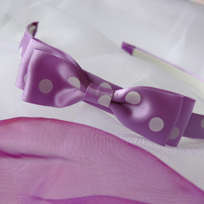 Fialová puntíkovaná čelenka s mašlí