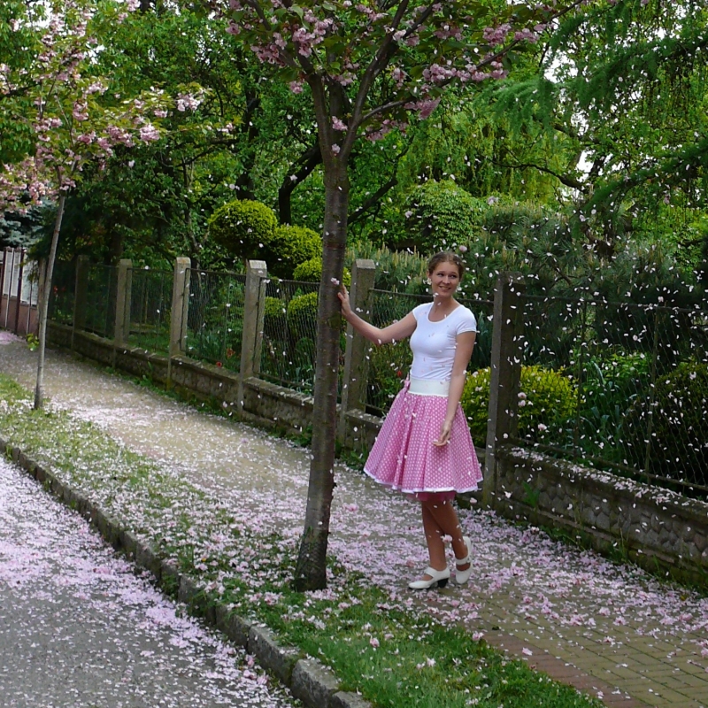 Světle růžová puntíkovaná sukně