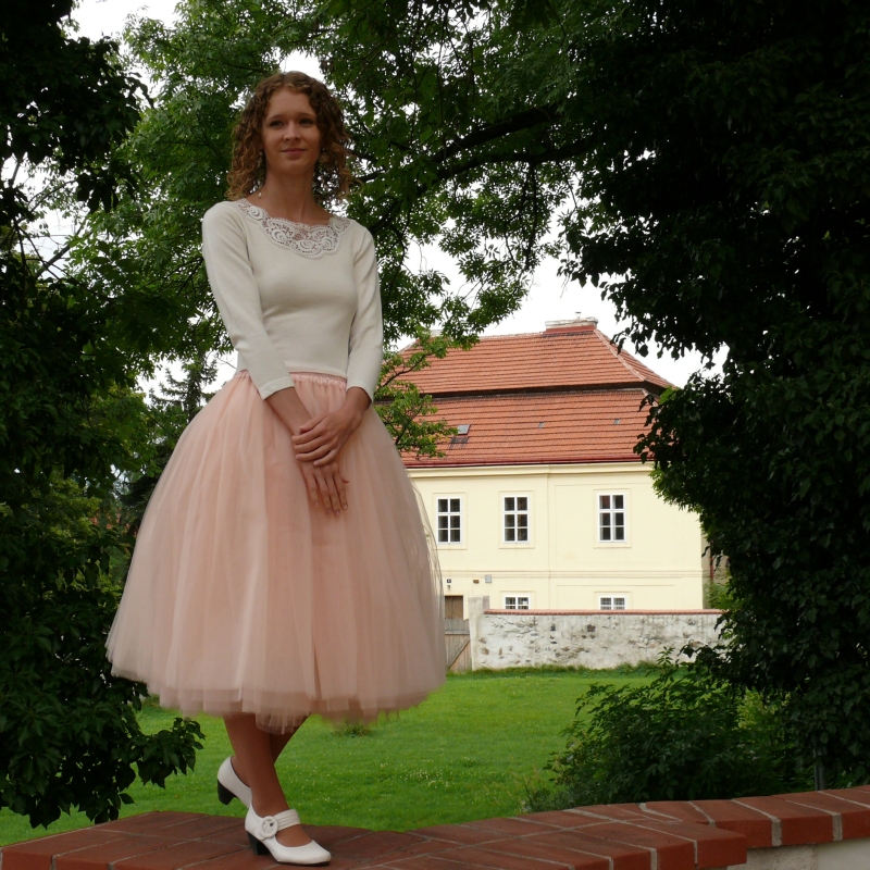 Tylová sukně pleťové barvy