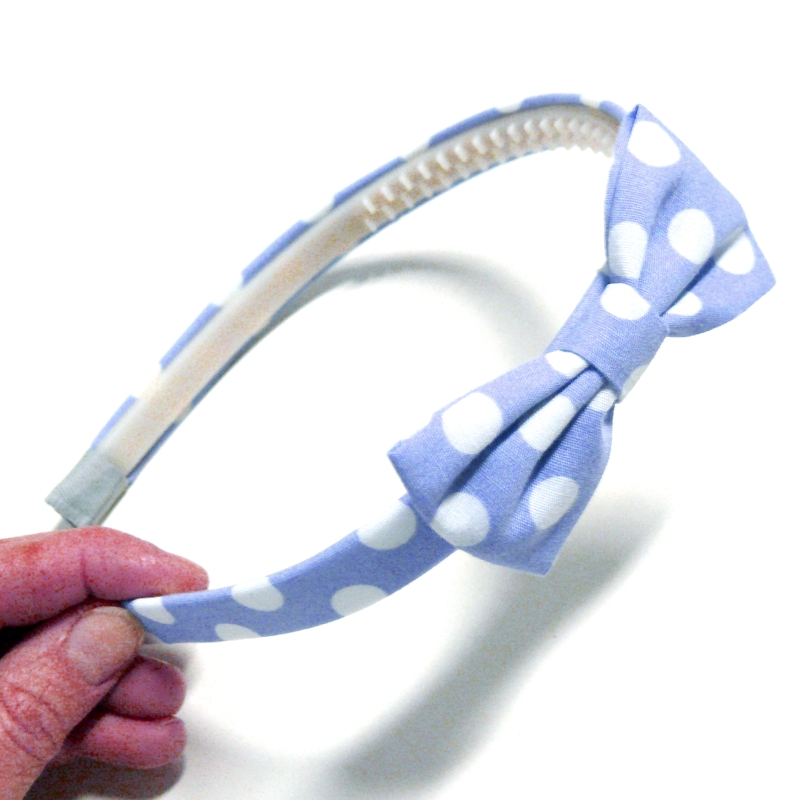 Světle modrá puntíkovaná čelenka s mašlí - bavlna