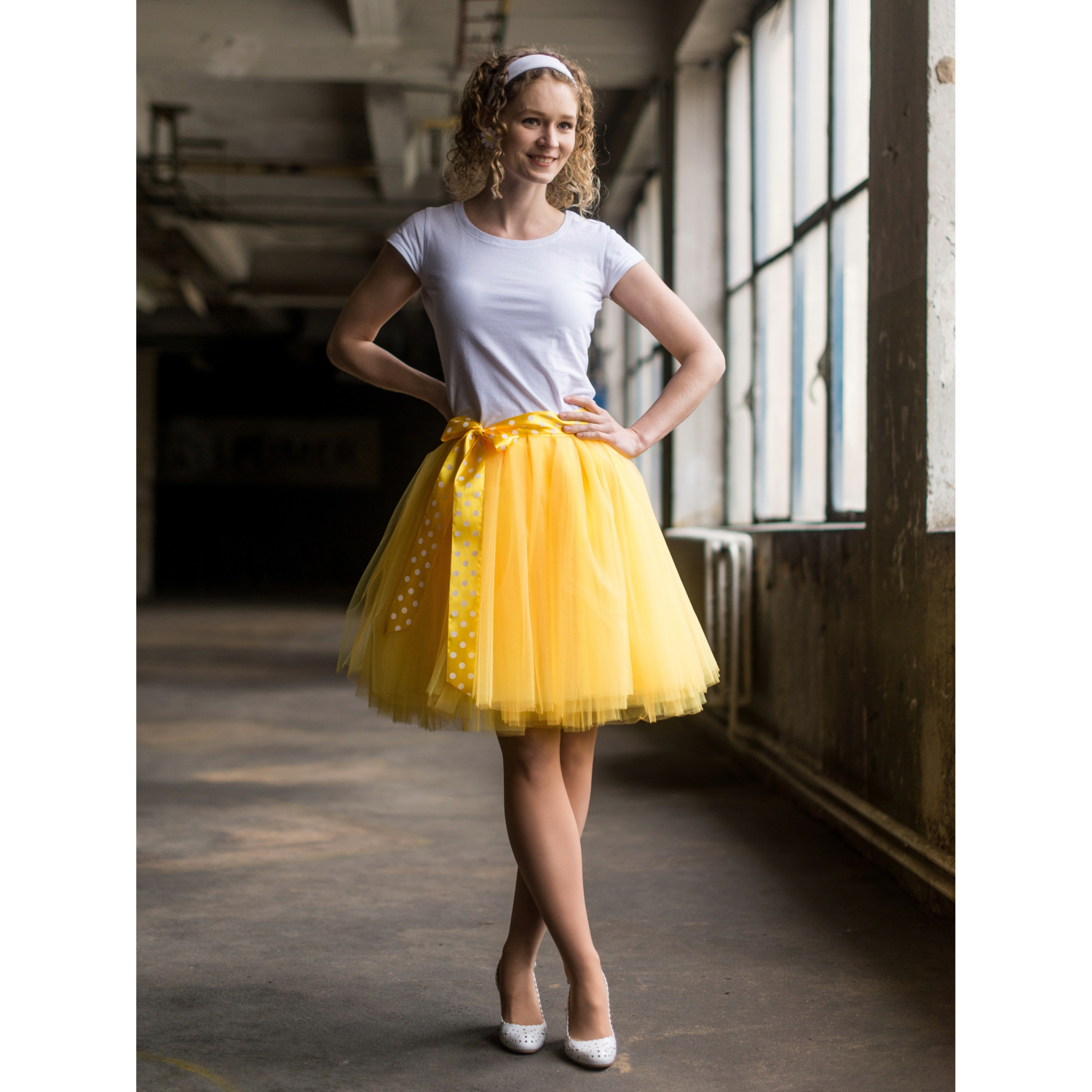 Žlutá tylová sukně s puntíkovanou mašlí