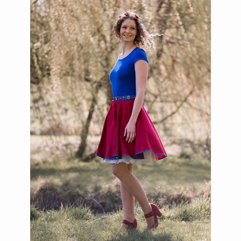 Kolová sukně s folklórním páskem