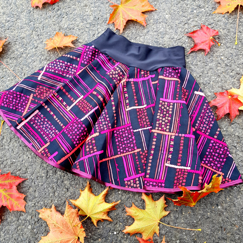 Černo-růžová sukně s kytičkami - dívčí