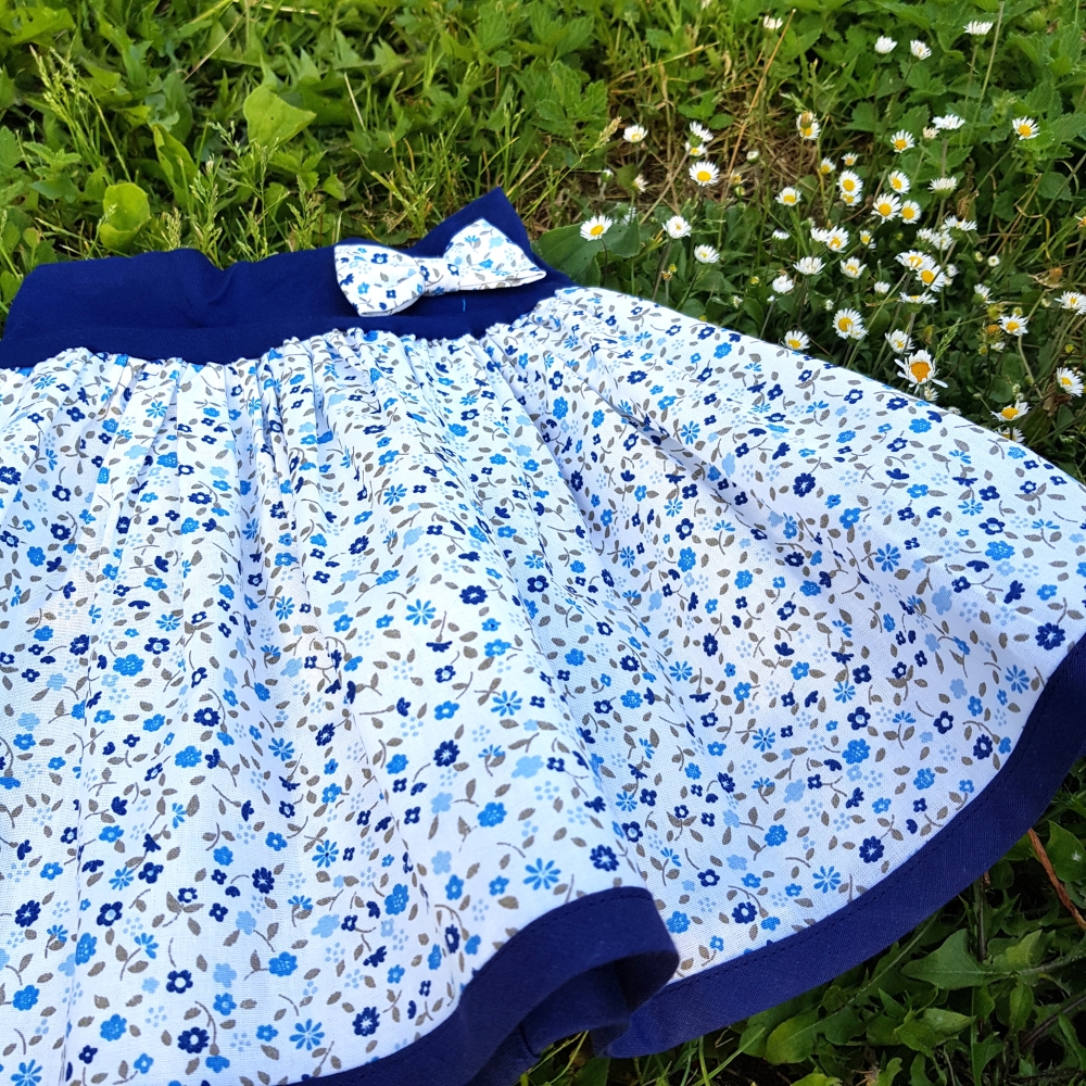 Modrá kytičkovaná sukně - dětská