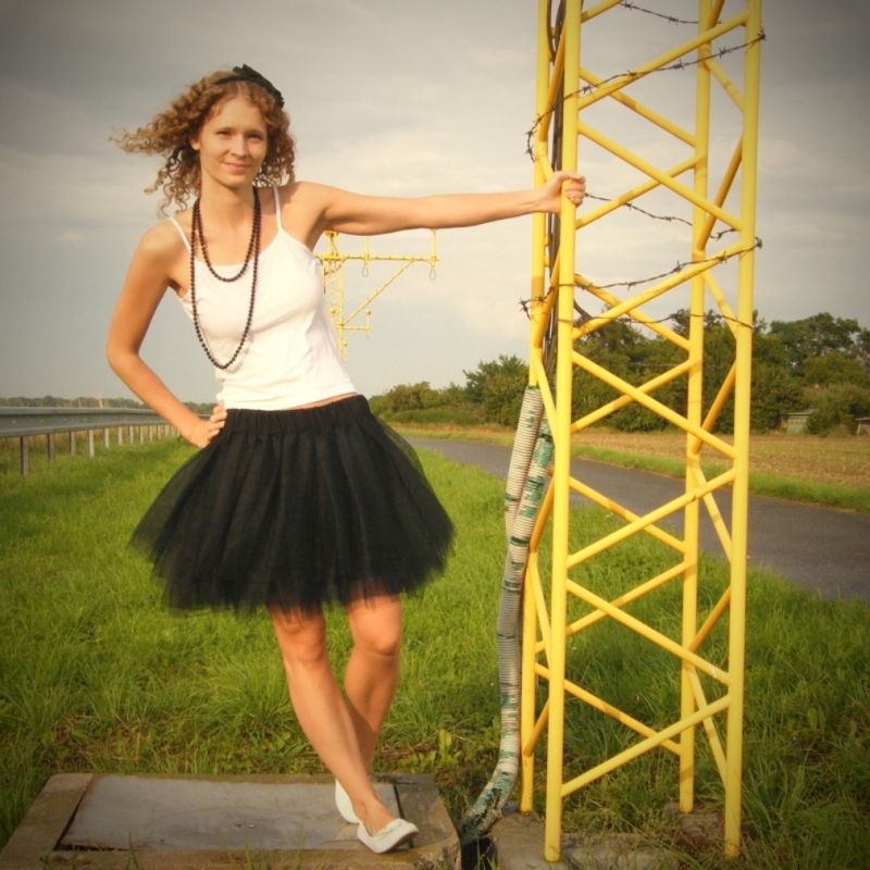 Černá tylová sukně