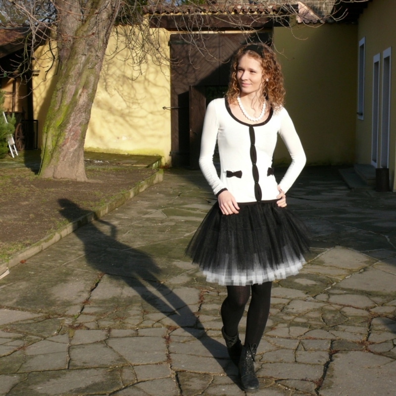 Černo-bílá tylová sukně