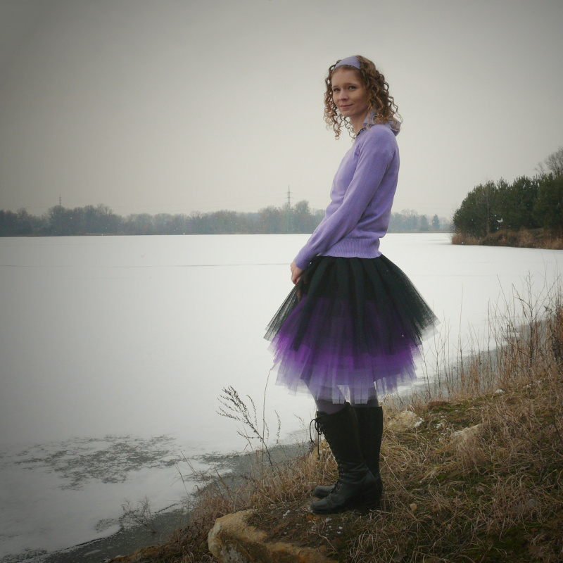 Černo-fialová tylová sukně